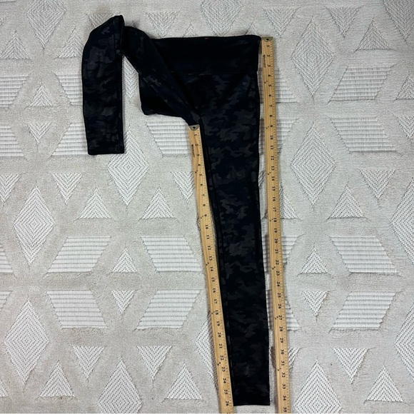 Spanx Faux Leather Camo Leggings Size XS - Picture 8 of 14